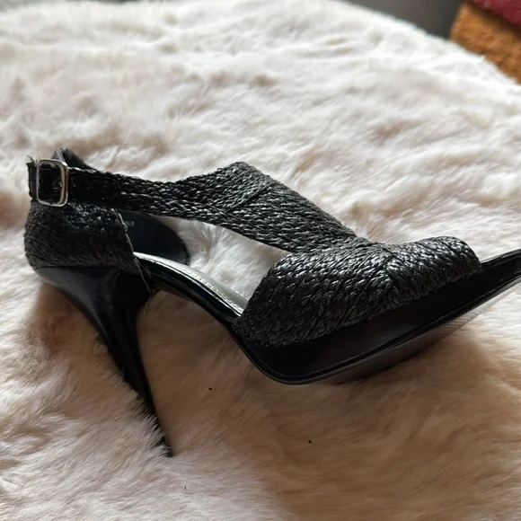 NEW WHITE HOUSE BLACK MARKET STRAW HEELS - Picture 2 of 7